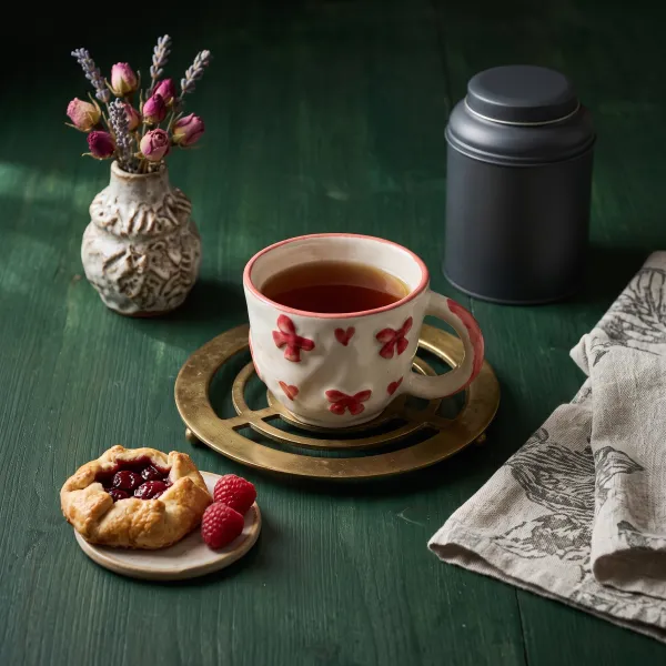 Cup hover