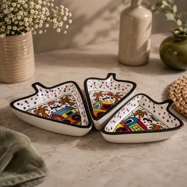Paridrishya Folk-Art Nesting Leaf Platters (Set of 3) hover